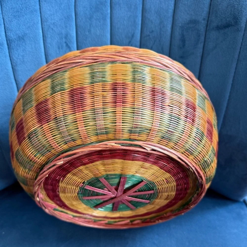 Vintage Sewing Collectible two- piece woven basket 9in at opening of basket